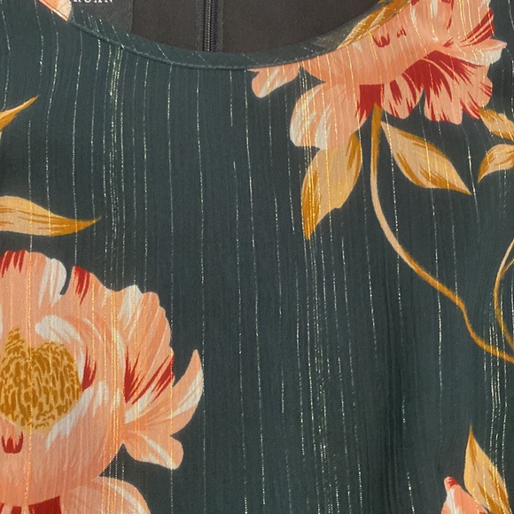 Donna Morgan Green Bell sleeve dress. - Picture 2 of 4